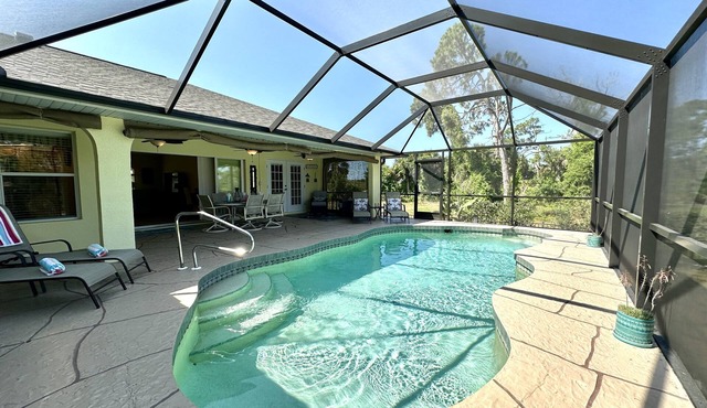 Pets allowed! Private pool. Relax in style!