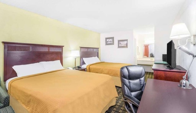 Pets are Welcome! w/Seasonal Pool & Free Parking, Short Drive to Rock City!