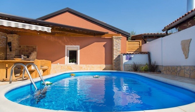 Pets friendly Holiday House Danny with Pool