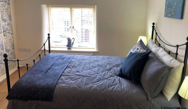 Pets-Garden-Fireplace-Sleeps 5-Wifi