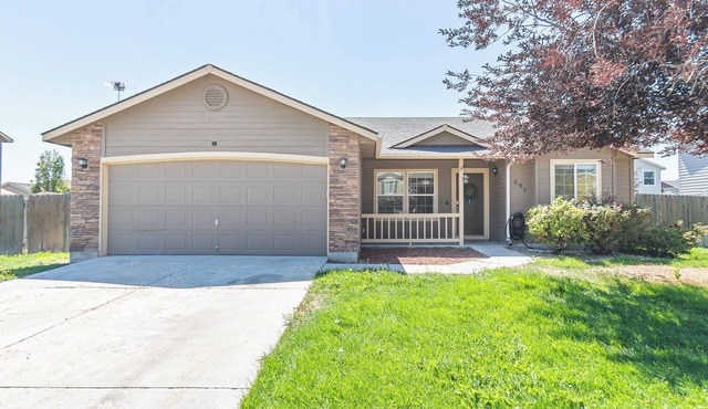 Pets, Laundry, Large Yard, 4 BR, Contractor/Insure