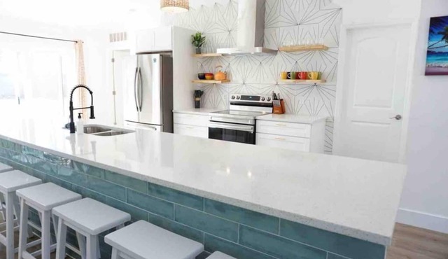 PETS OK! BOHO Bungalow 12mins to the Beach w/Pool Table