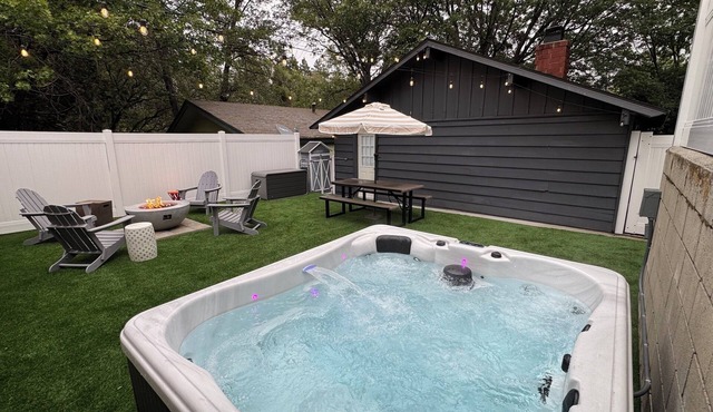 Pets OK, NEW SPA, Deck, Fire Pit, 3 Min to Lake
