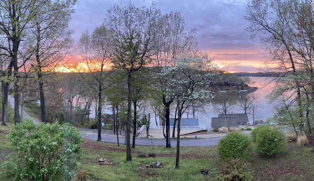 Pets! Spectacular view of the cove + main channel! Much to do nearby.