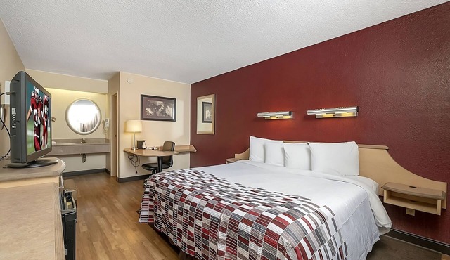Pets Stay for FREE! w/ Complimentary Parking, Short Drive to Buffalo Zoo!