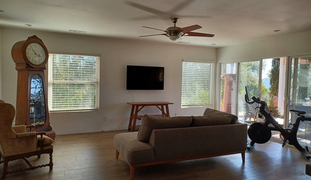 Pets Welcome Private Home on 2 Acres Hiking, biking, Trails