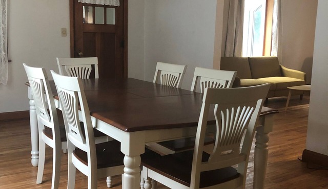 Pets welcome. Sleeps 7. Pocahontas. Wifi and Air Conditioning