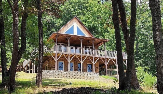 PETS WELCOME Whitetail Chalet: Your Mountain Adventure Base Near Stone Mountain!