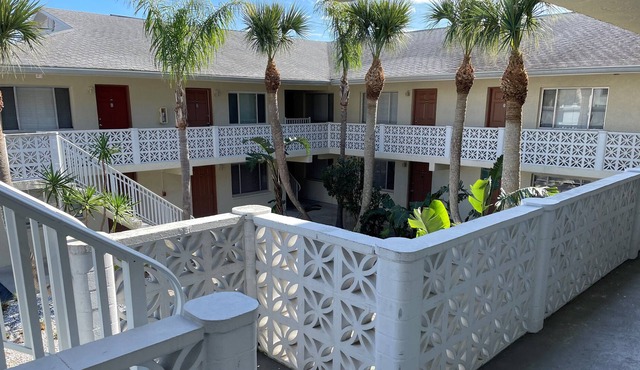 Pets welcome ! World-famous Daytona Beach !