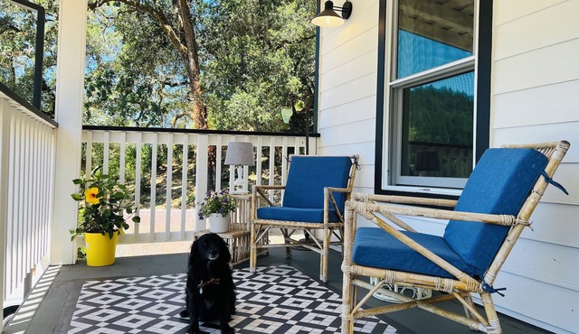 Petunia's Place; Landmark 1857 Farmhouse with Hot Tub, across from Sunset Beach