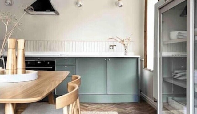 Peverel House, Tideswell. Sleeps 4, Dog Friendly