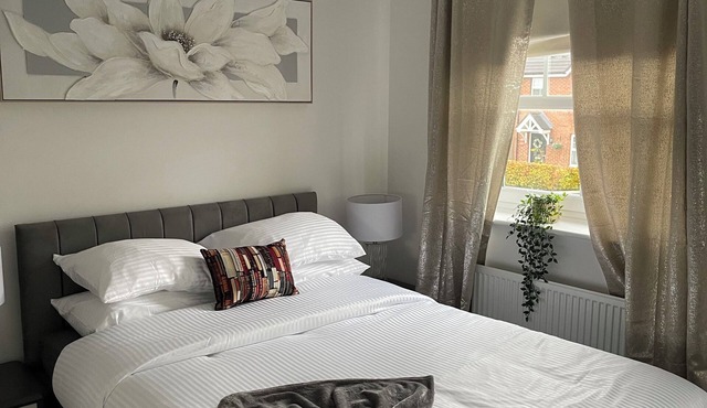 PG Stays- Private Rooms in Shared House for family,Business,Contractors &Groups