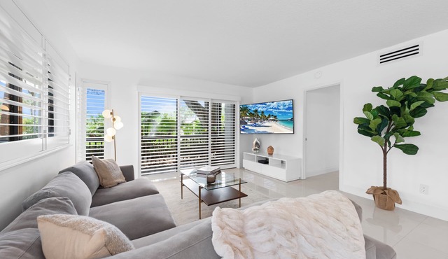 PGA National Private Entrance Condo - Newly Renovated