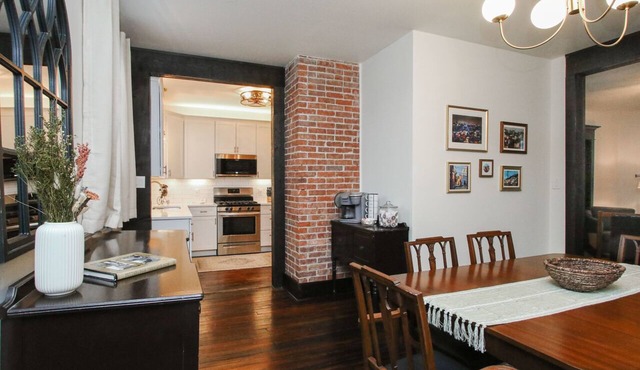 PGH City Home - Lovely 3 BR, 1.5 BA, Sleeps 7+ w/Ultra Suited Location