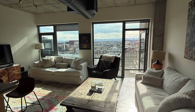 PH Condo. Amazing Views with Private Balcony. Walk to everything!