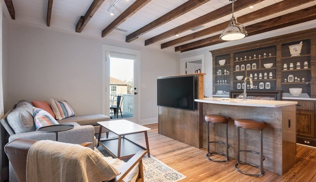 Pharmacy Apartment | Lux Monthly Rental Near Downtown
