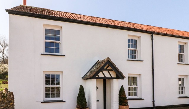 PHEASANT COTTAGE, pet friendly, country holiday cottage in Ilfracombe