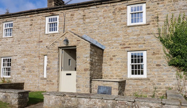PHEASANT COTTAGE, pet friendly, character holiday cottage in Reeth