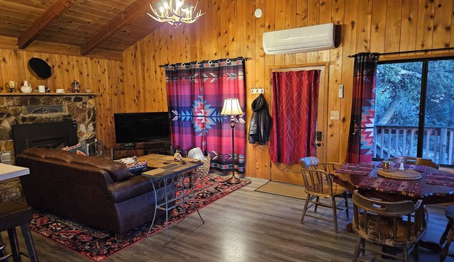 Pheasant Hill Cabin. A cozy cabin and dog friendly.