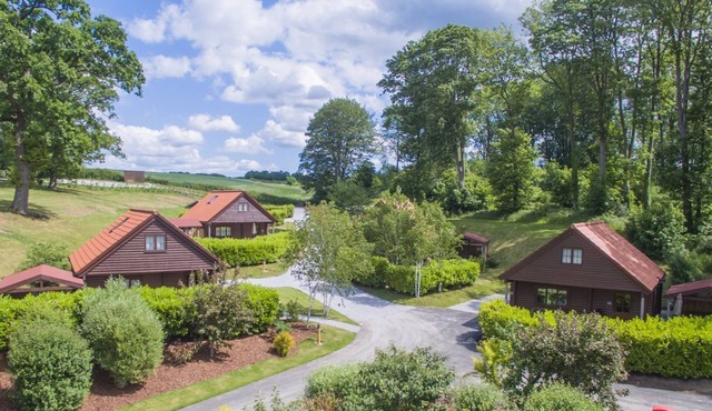 Pheasant Lodge - sleeps 4 | Hot Tub, Dog Friendly | 4* Gold Award