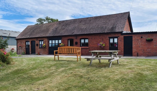 Pheasant Pens 2 - UK50188