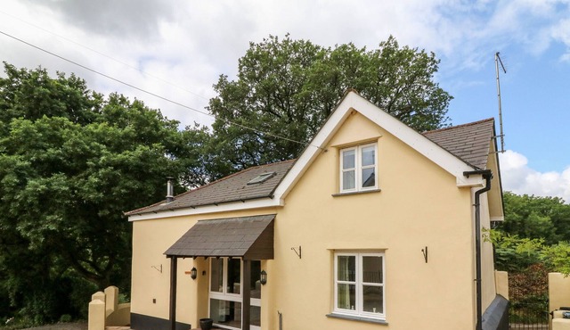 PHEASANT ROOST, pet friendly, character holiday cottage in Winkleigh
