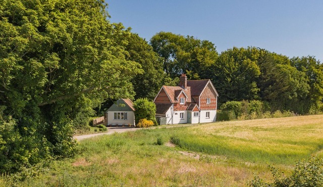 Pheasants Lodge by Bloom Stays - Sleeps 2, ideal for couples