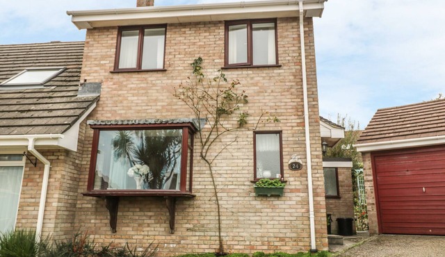 PHENESTS, pet friendly, country holiday cottage in Falmouth