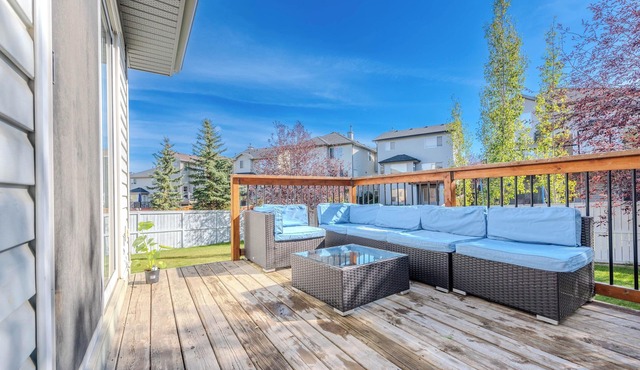 Phenomenal 3-bedroom house with high speed WiFi, Central AC, Double Garage