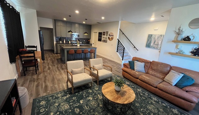 Phenomenal 3-bedroom townhome close to mountains in peaceful American Fork