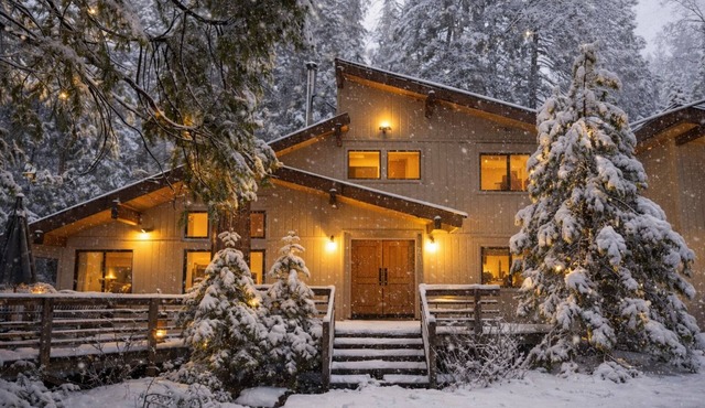 Phenomenal 4-bedroom cabin in charming Shaver Lake getaway