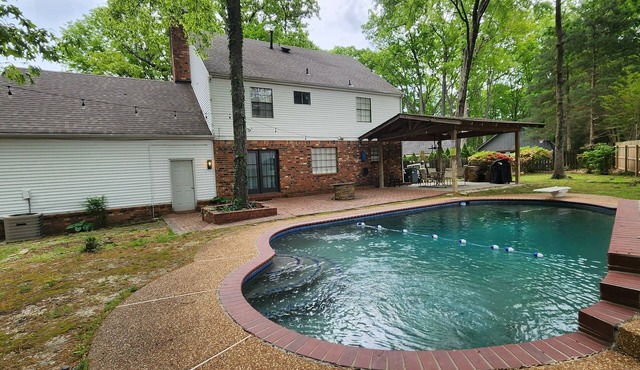 Phenomenal 5-Bedroom Home with Outdoor Pool - The Ultimate Retreat.