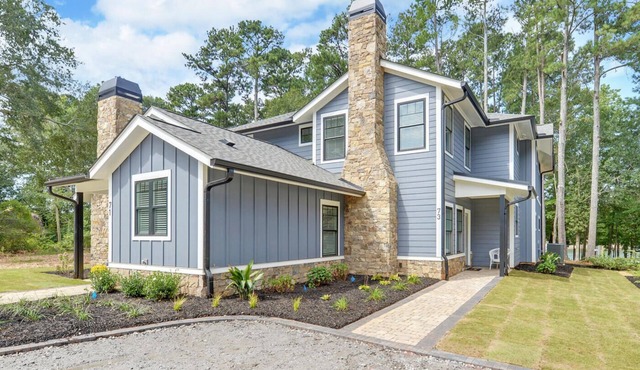 Phenomenal Lake Hartwell waterfront 6-bedroom duplex townhome for 2 families!