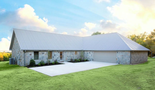 Phenomenal Lakeview -Private 36 Acre Retreat w2 Boat Slips-Duchess Creek Estates