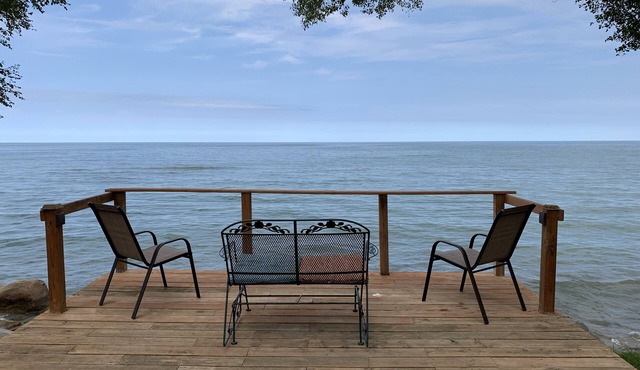 Phenomenal views at this lakeside Cabin!