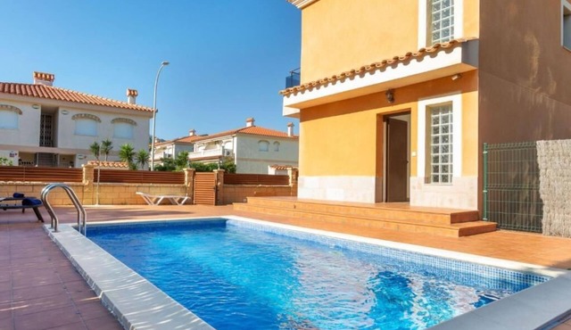 PHENOMENAL VILLA IN MIAMI-BEACH (Costa Dorada) PRIVATE POOL, 12 people