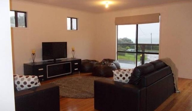 Phillip Island Ocean & Farm Views