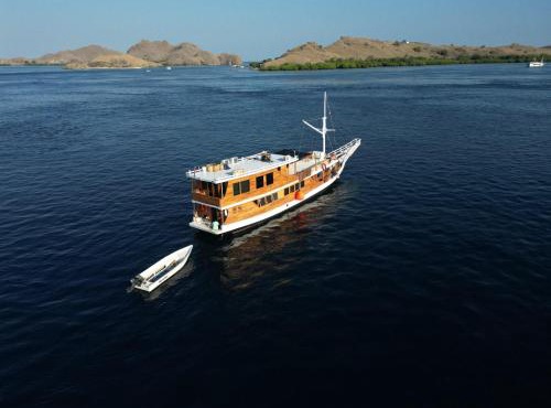 Phinisi Boat Segara Private Charter