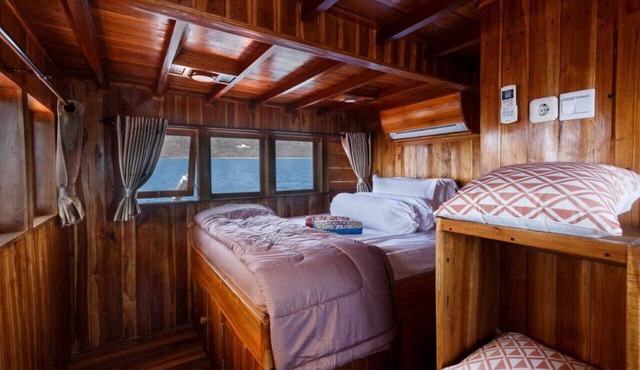 Phinisi Hena Komodo Journey 12 Personer