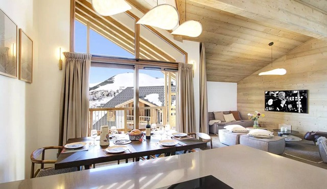 PHOB41 Magnificent top floor apartment, very spacious and bright, at the foot of the slopes.