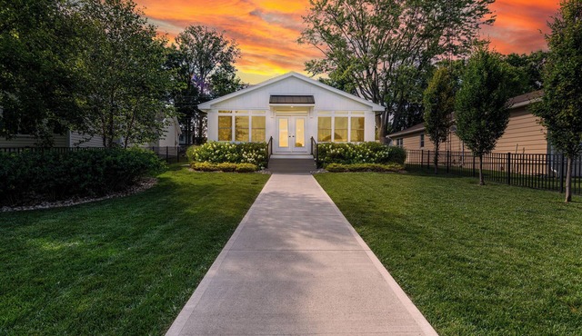 Phoebe’s Waterfront Lakehouse . Close to Mad River Mountain Skiing & Cranberry's