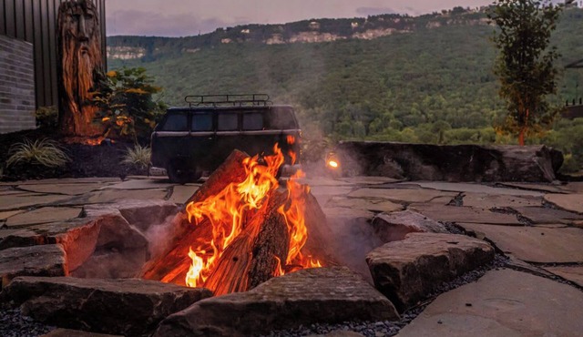 Phoenix Cabin | Views, Fire pit, Outdoor Kitchen