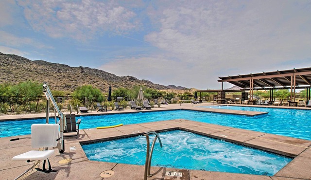 Phoenix Haven w/ Balcony, Pool & Hot Tub Access