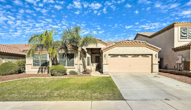 Phoenix Home: Ping Pong Table, Private Yard!