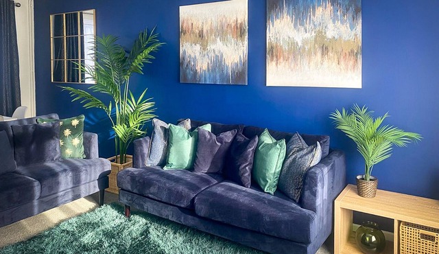 Phoenix House - Lovely and Cosy 2-bedroom house with free parking