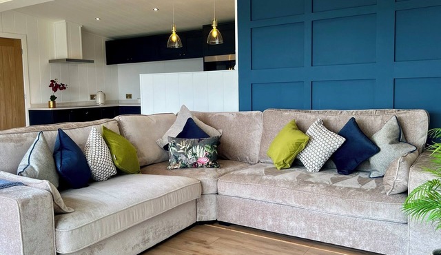 Phoenix Lodge - 2 ensuite bedrooms, lakeside view