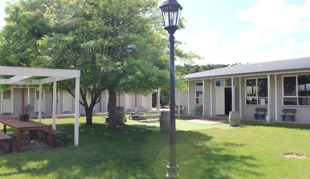 Phoenix Park Ballan - Group Accomodation, Festival venue, Retreat