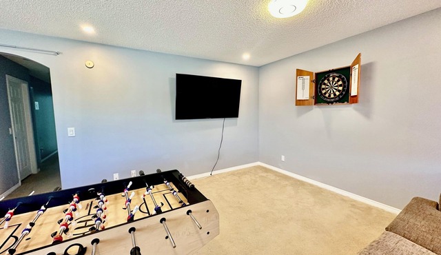 Phoenix’s nest - 3BR 4 beds Calgary Home NW