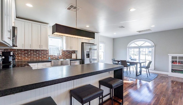 PHX Retreat Fully Remodeled Historic Home