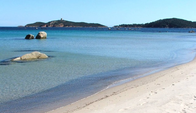 PINARELLO, near PORTO VECCHIO, air-conditioned, garden, swimming pool, beach 500 meters.